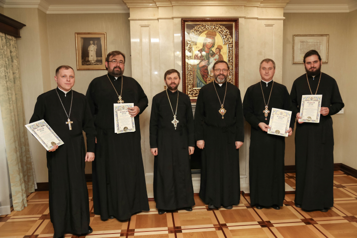 Блаженніший Святослав нагородив  кількох священників патріаршими грамотами за соціальне служіння