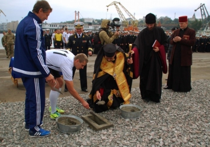 Екзарх Одеський освятив наріжний камінь під будівництво спортивно-оздоровчого комплексу Одеського порту