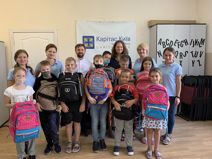 «Карітас-Київ» надав допомогу понад 600 дітям завдяки акції «Шкільний портфелик»
