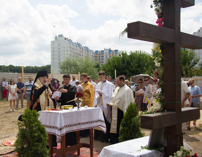 Владика Йосиф Мілян освятив наріжний камінь під будівництво храму УГКЦ у місті Вишневе, що на Київщині