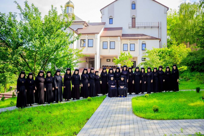 Сестри Згромадження святого Йосифа запрошують в гості дівчат