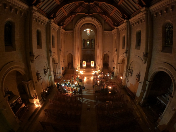 «В тиші серця» – перші нічні чування спільноти «Матері в молитві» парафії Венсену