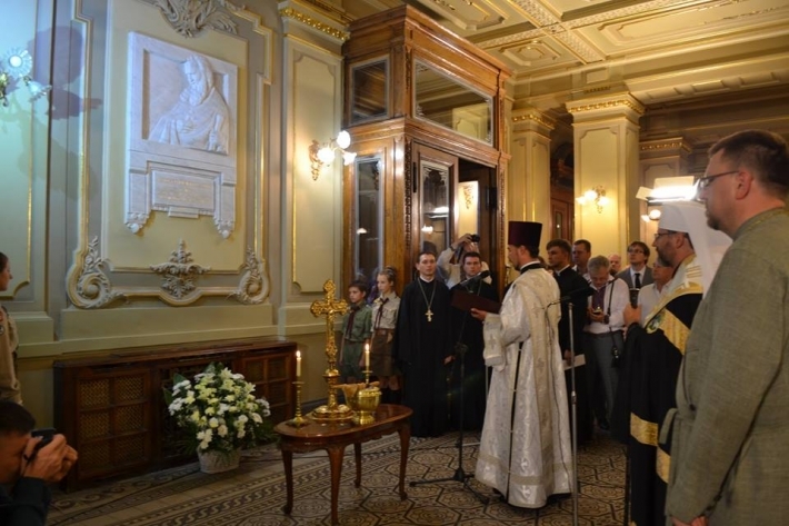 Глава УГКЦ освятив пам’ятний барельєф митрополиту Андреєві в Національному театрі опери та балету Львова