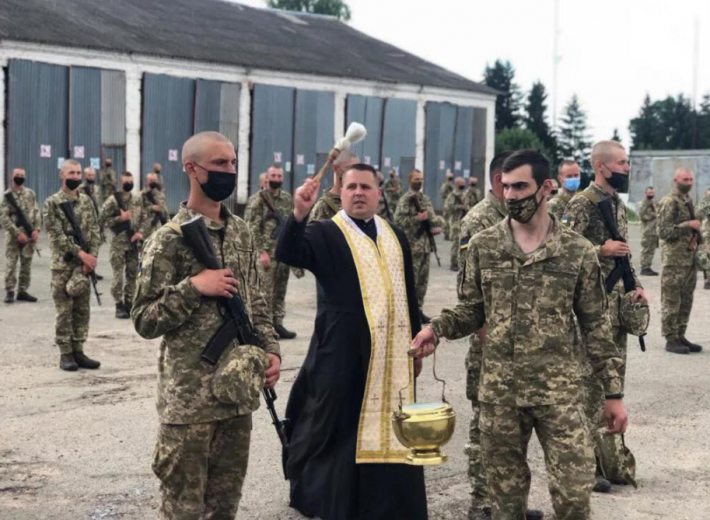 Військові капелани благословили воїнів, що склали присягу на вірність українському народові