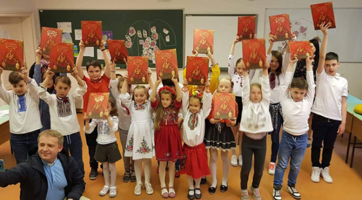 У церковній школі в Будапешті відзначили День вишиванки та провели Шевченківські читання