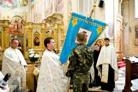 У Тернополі освятили бойову хоругву для українських воїнів