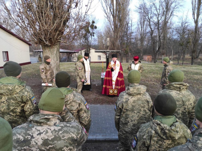 Владика Василь Тучапець освятив наріжний камінь під будівництво військового храму