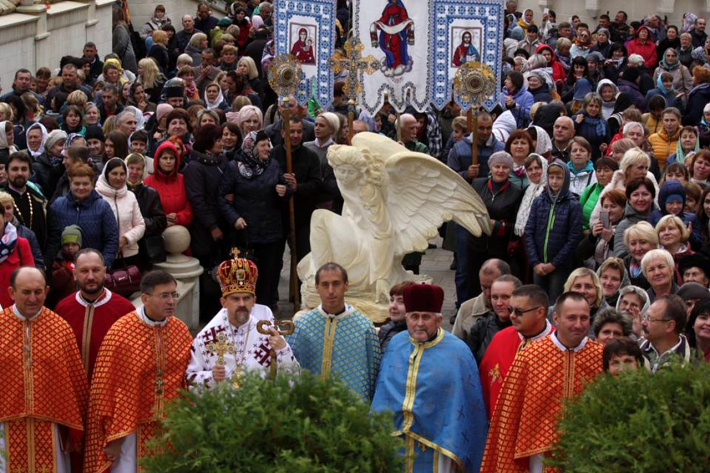 З нагоди свого професійного свята освітяни України з’їхалися до Зарваниці на прощу
