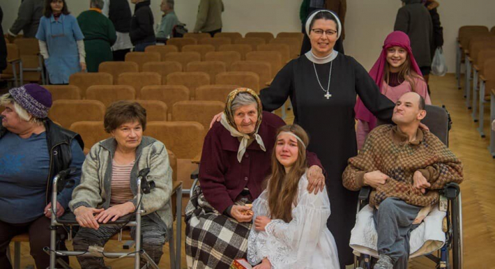 Львів’ян запрошують приготувати подарунки до Миколая для самотніх літніх людей