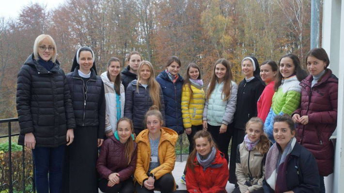 Сестри василіанки запрошують дівчат на реколекції