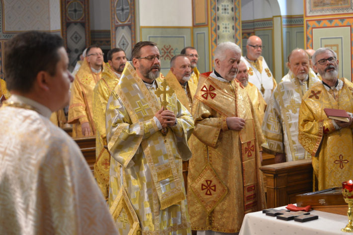 Владики Синоду Єпископів УГКЦ помолилися за померлих ієрархів