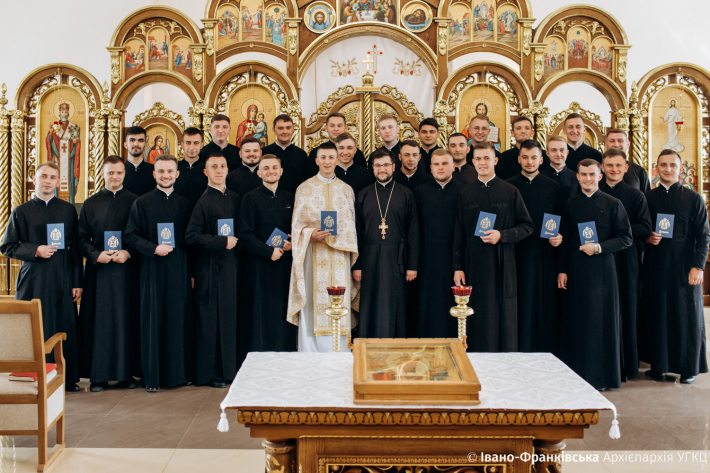 Випускникам Івано-Франківської духовної семінарії вручили дипломи