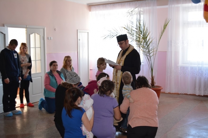 Напередодні Дня хворого у Тернополі відвідали хворих дітей