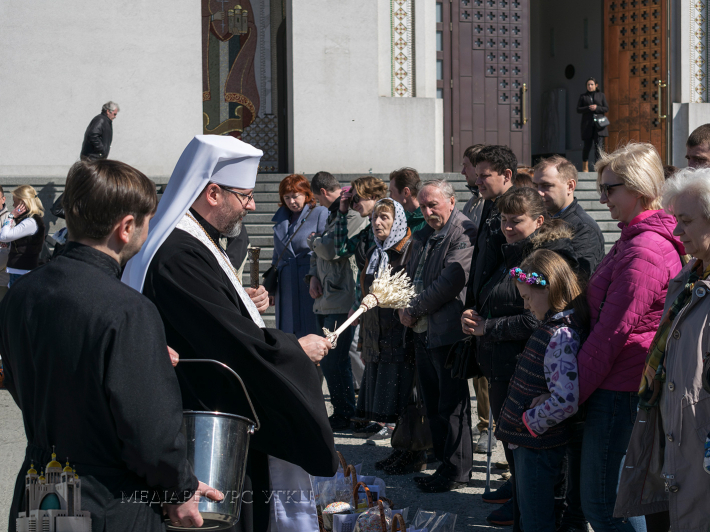 Блаженніший Святослав освятив великодні кошики для вимушено переселених осіб
