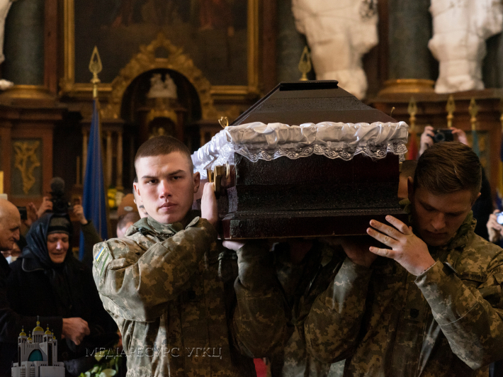 Похорон військовослужбовця Івана Скрипника у Львові, 17 березня 2022 року, фото: Олександр Савранський