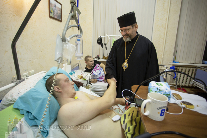 His Beatitude Sviatoslav visited the wounded defenders of Ukraine_11