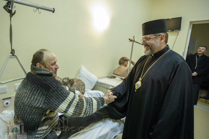 His Beatitude Sviatoslav visited the wounded defenders of Ukraine_12