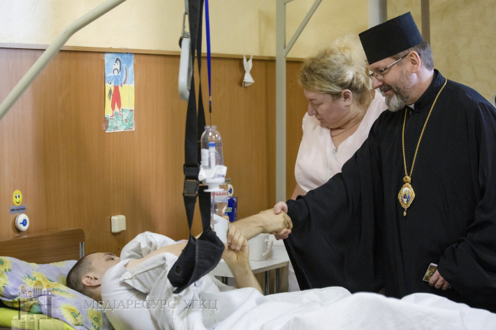 His Beatitude Sviatoslav visited the wounded defenders of Ukraine_13