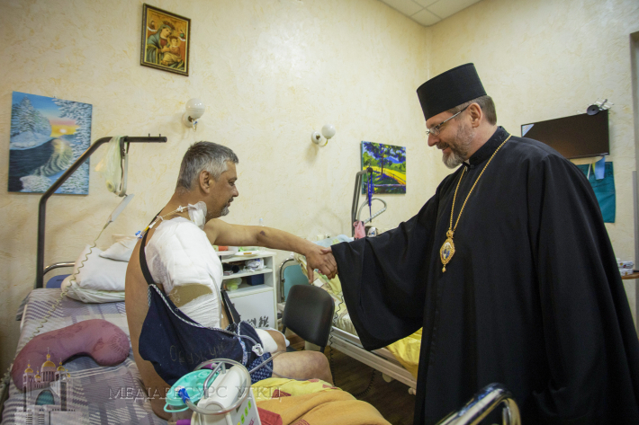 His Beatitude Sviatoslav visited the wounded defenders of Ukraine_9