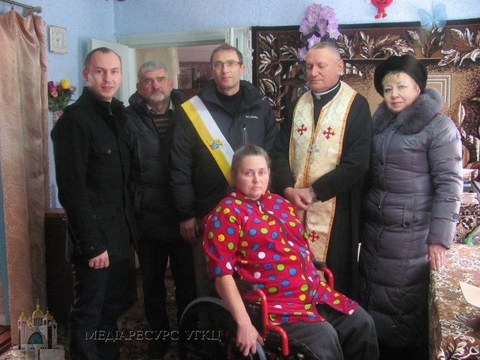 Католицька братерська організація  “Лицарі Колумба” України спільно із БФ “Карітас-Київ” подарували нові канадські інвалідні візки двом жінкам з обмеженими можливостями