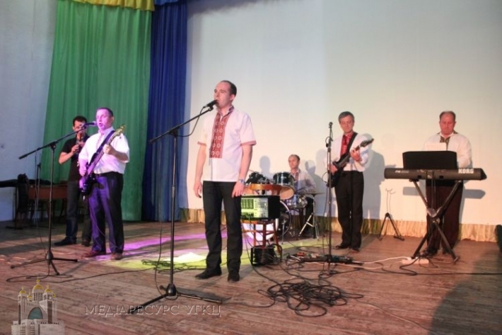 У Долині  відбувся концерт священичого естрадного гурту "Кайрос"