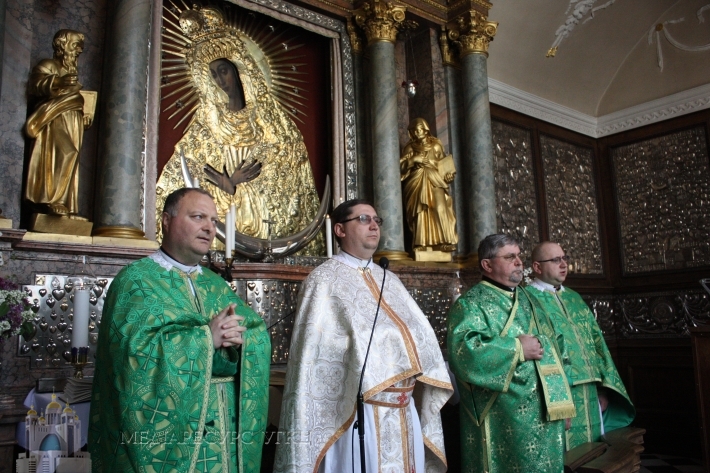 Прибалтійці та українці помолилися за Україну у вільнюській каплиці Остробрамської ікони Божої Матері