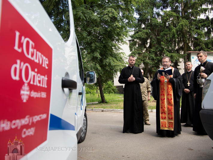 His Beatitude Sviatoslav handed over two ambulances to the Irpin Military Hospital_1