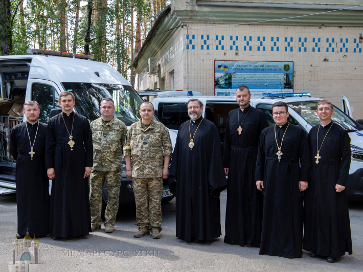 His Beatitude Sviatoslav handed over two ambulances to the Irpin Military Hospital_2