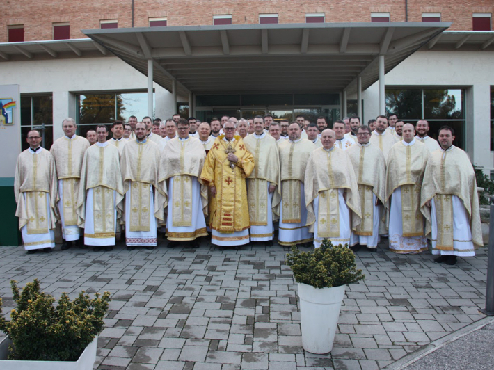 Владика Діонісій Ляхович зі священниками, які душпастирюють в Італії, під час щорічних реколекцій, Асиж - 4-7 лютого 2019 року