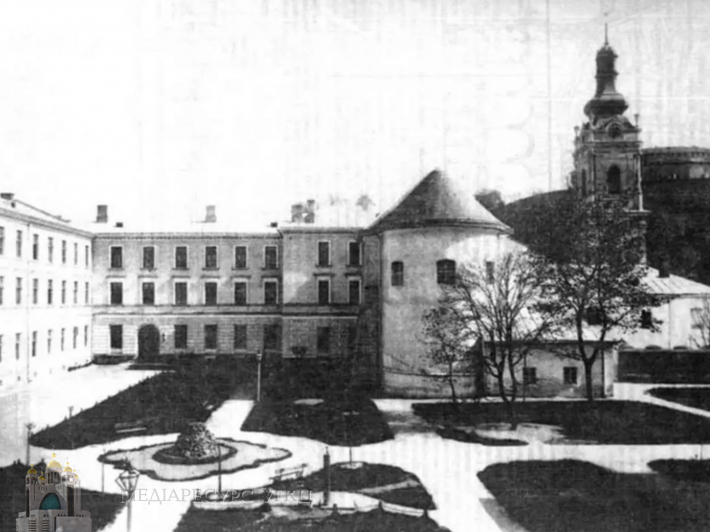 На місці знищеної під час Другої світової війни церкви Святого Духа у Львові відновили богослужіння. Репортаж