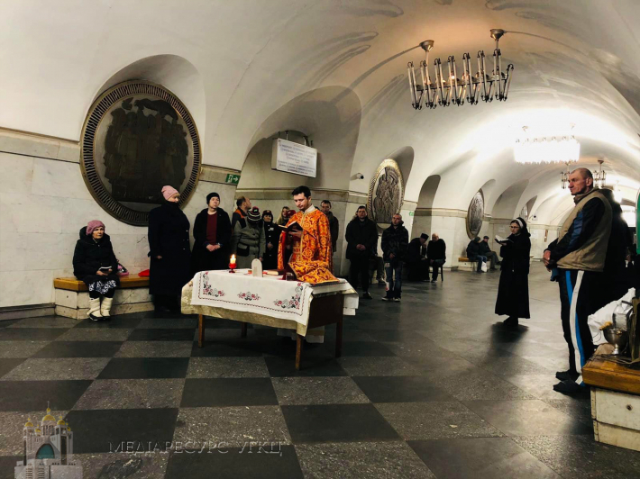У Києві священики УГКЦ відслужили Літургію в метро_1