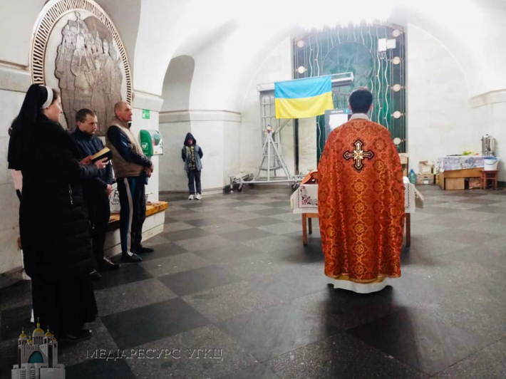 У Києві священики УГКЦ відслужили Літургію в метро_2