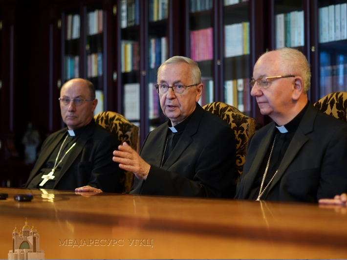«Ми тут, щоб запевнити вас, що є і хочемо бути разом з вами», – єпископи Польщі у Львові_1