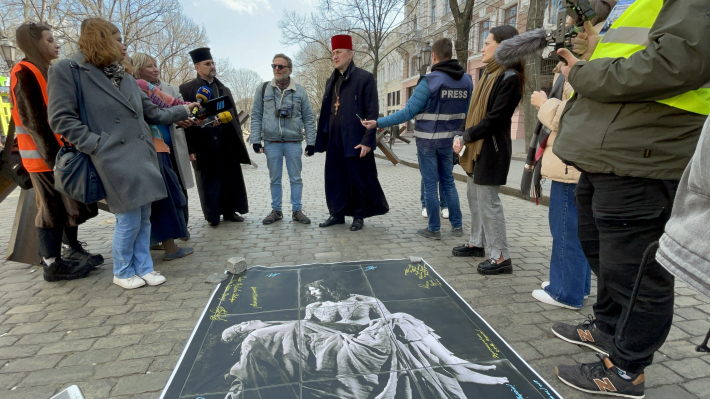 «Передвісник перемоги і миру в Україні»: італійський художник презентував у Одесі «Другу П‘єту»