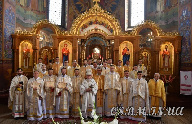 Шестеро молодих ченців прийняли ієрейські свячення в Жовківському монастирі отців василіан