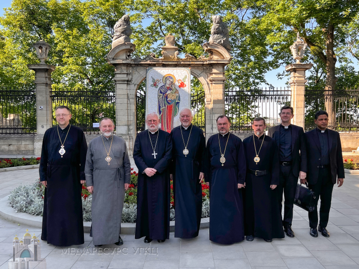 Секретар у справах стосунків Святого Престолу з державами зустрівся з єпископами УГКЦ