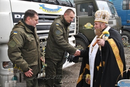 Митрополит Василь благословив конвой, який повіз у зону АТО понад 300 тон продовольчої допомоги