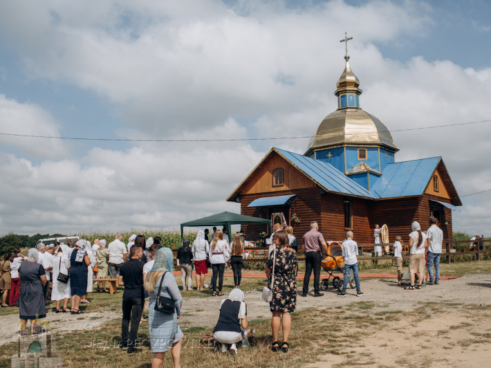 Вервиця, що єднає і зігріває. Досвід маленької парафії на Заході України