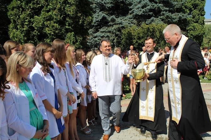Папський нунцій здійснив посвяту в студенти в Івано-Франківському базовому медичному коледжі
