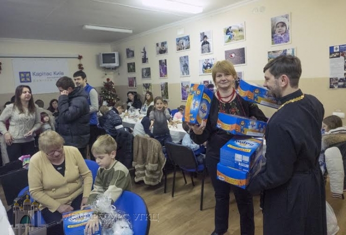 БФ «Карітас-Київ» у навечір’я свята Богоявління організував Святу вечерю для багатодітних сімей вимушених переселенців