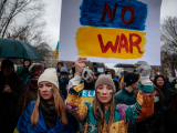 Українська молодь на демонстрації проти війни росії проти України, Вашингтон, США, 24 лютого 2022 року,  фото: Getty Images/Анна Манімейкер